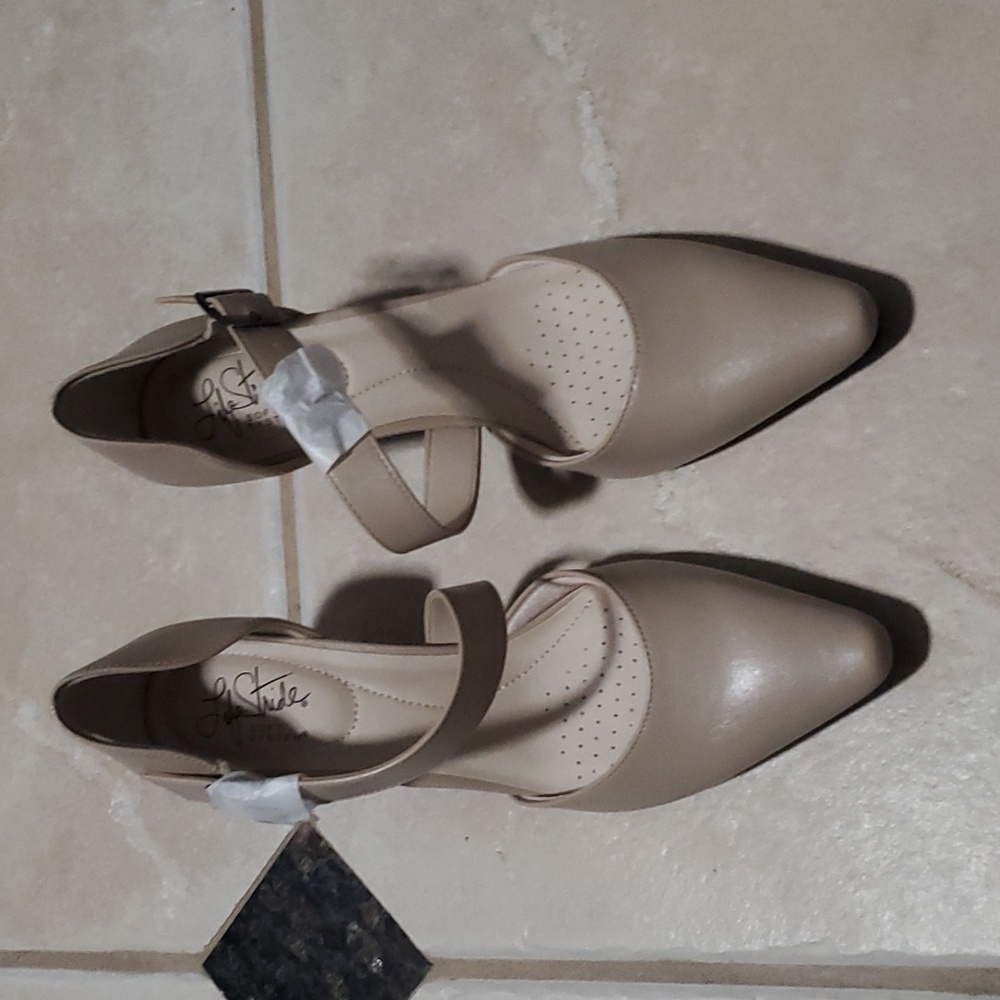 Women's pumps.